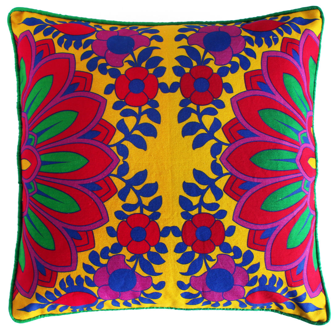 Splendid Red Flower Cushion Cover homify Modern living room Accessories & decoration
