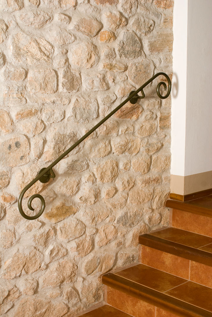 Casa Toscana em Serra Negra, Tikkanen arquitetura Tikkanen arquitetura Stairs Stairs