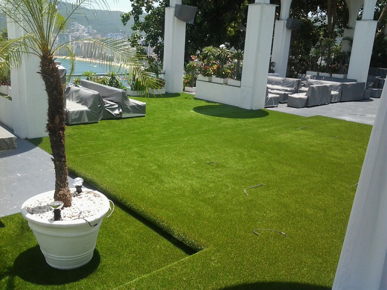 PASTO ALFOMBRA, Arquiindeco Arquiindeco Modern Balkon, Veranda & Teras