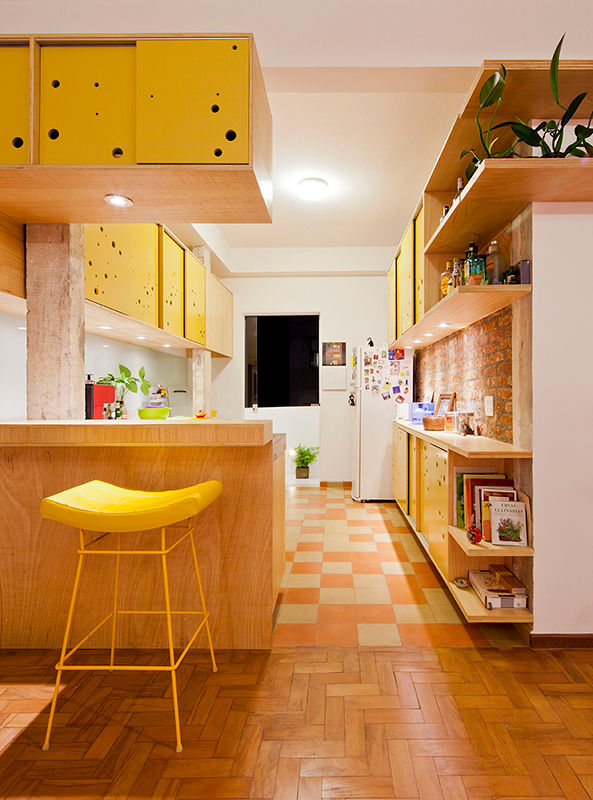 APARTAMENTO APINAGÉS, Zoom Urbanismo Arquitetura e Design Zoom Urbanismo Arquitetura e Design Eclectic style kitchen
