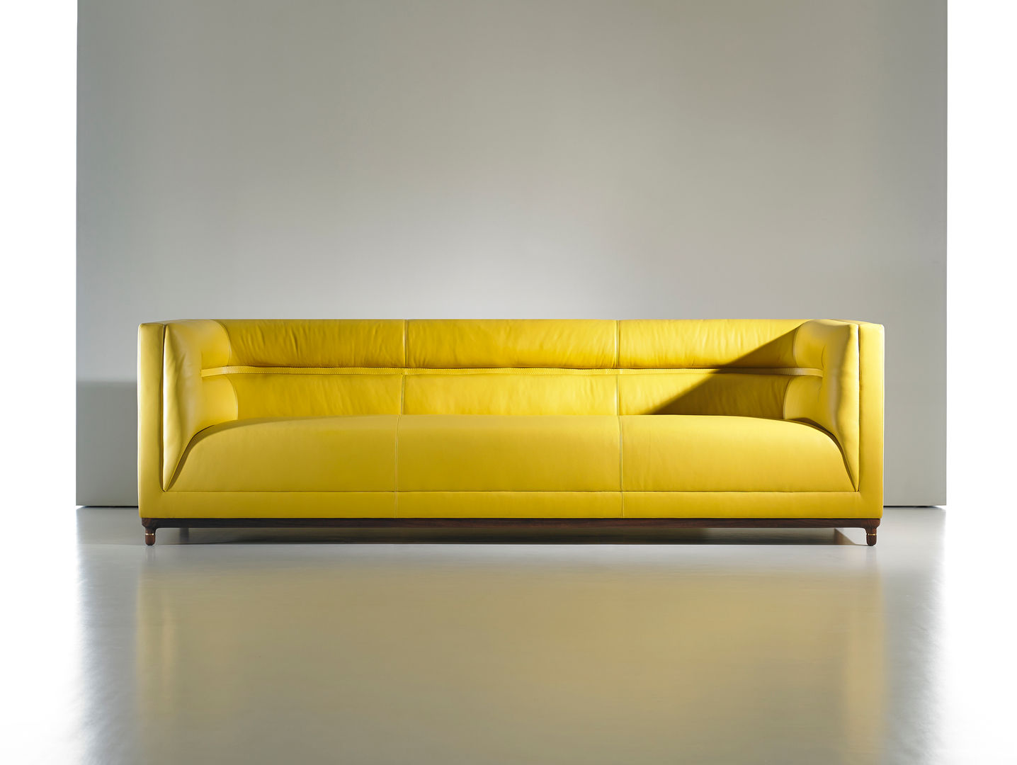 Bernhardt Design homify Salas y Recibidores: Ideas, diseños y decoración Sofás y sillones