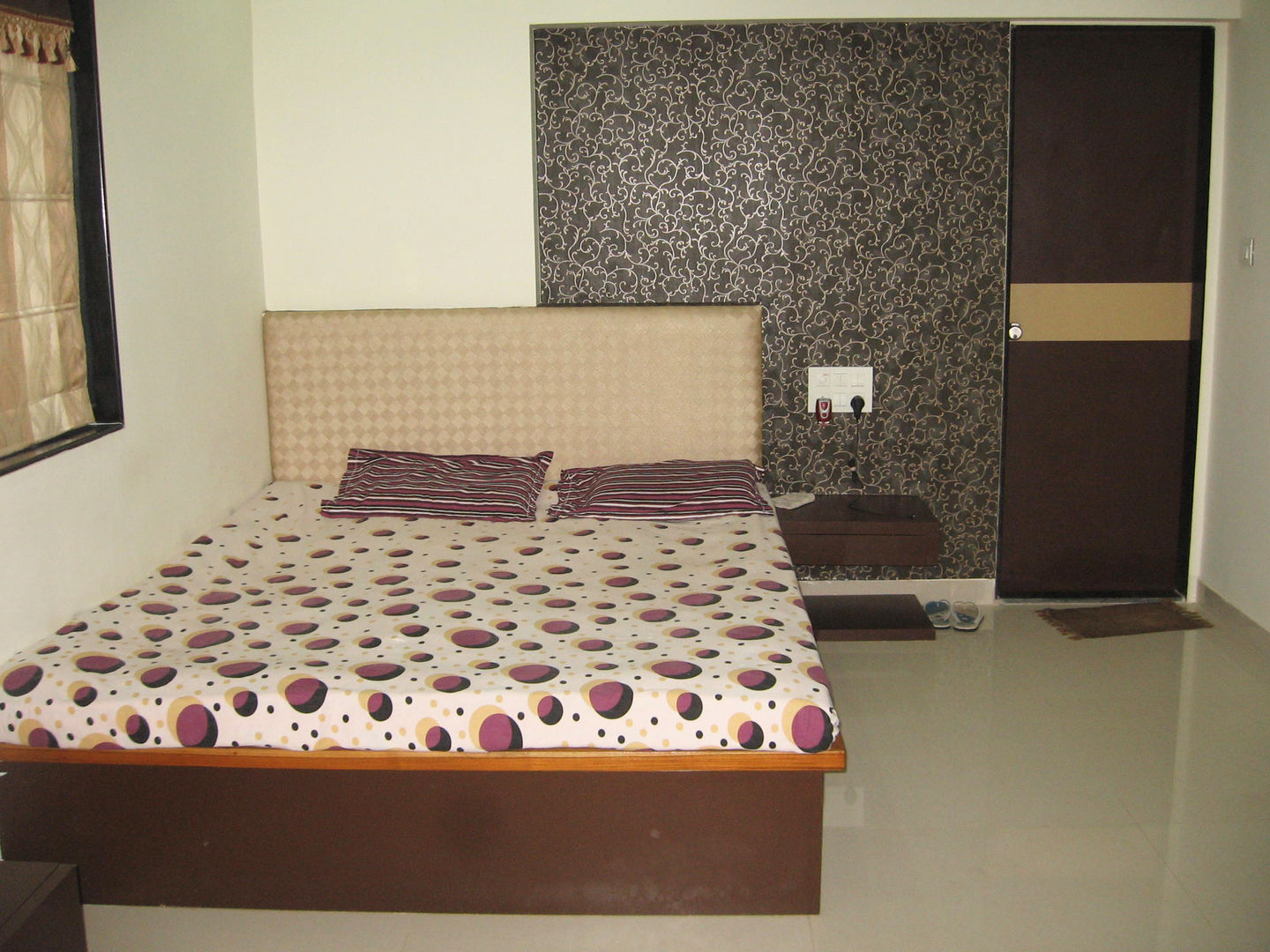 Double bed 4D The Fourth Dimension Interior Studio Modern style bedroom Beds & headboards