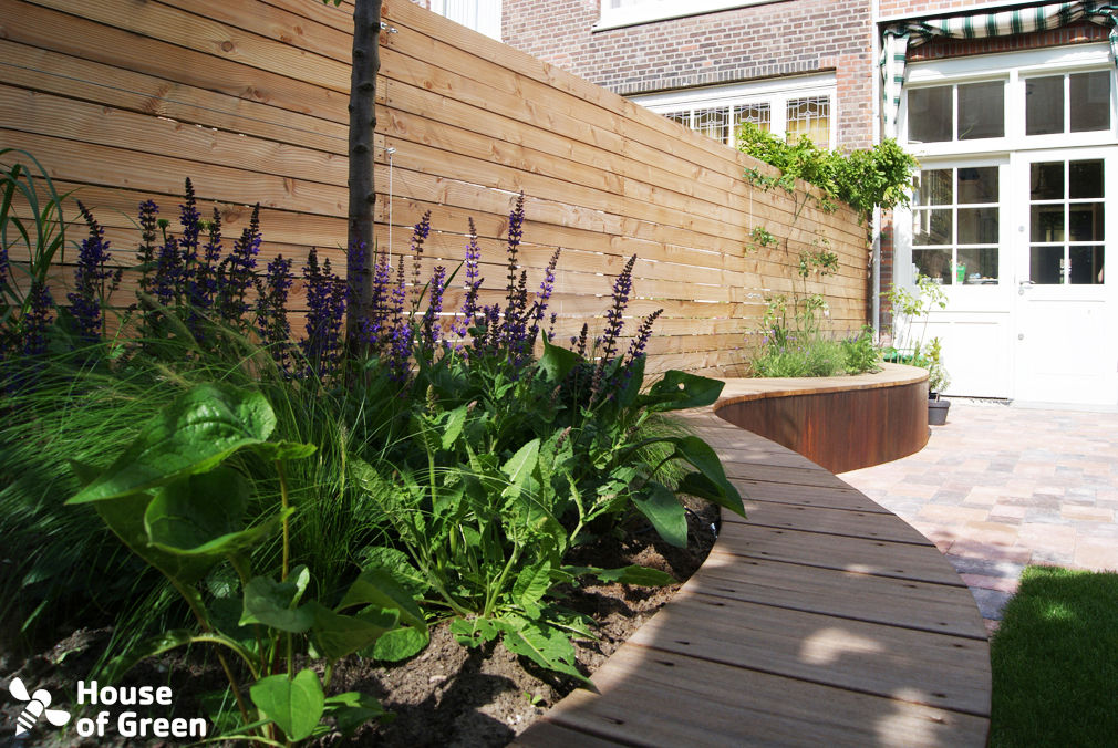 Hoe kleine elementen als een slingerbank de hele tuin kunnen opknappen, House of Green House of Green Garden