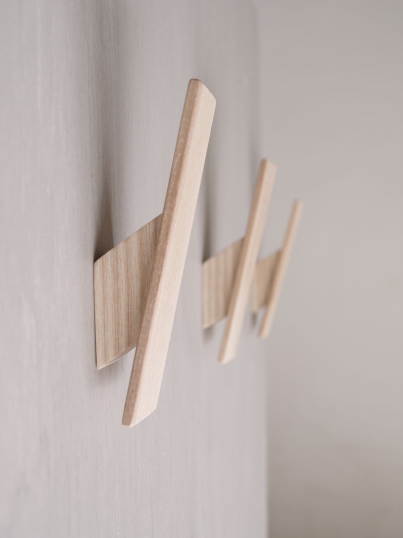 Ash Wall Hooks homify Коридор Гачки для одягу та стенди