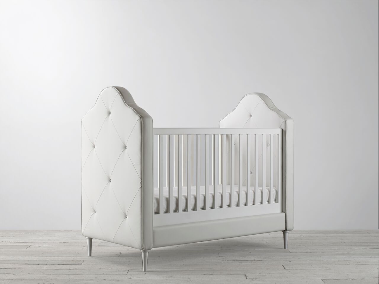 Swarovski Backbuttoned Cotbed Adorable Tots غرفة الاطفال Beds & cribs