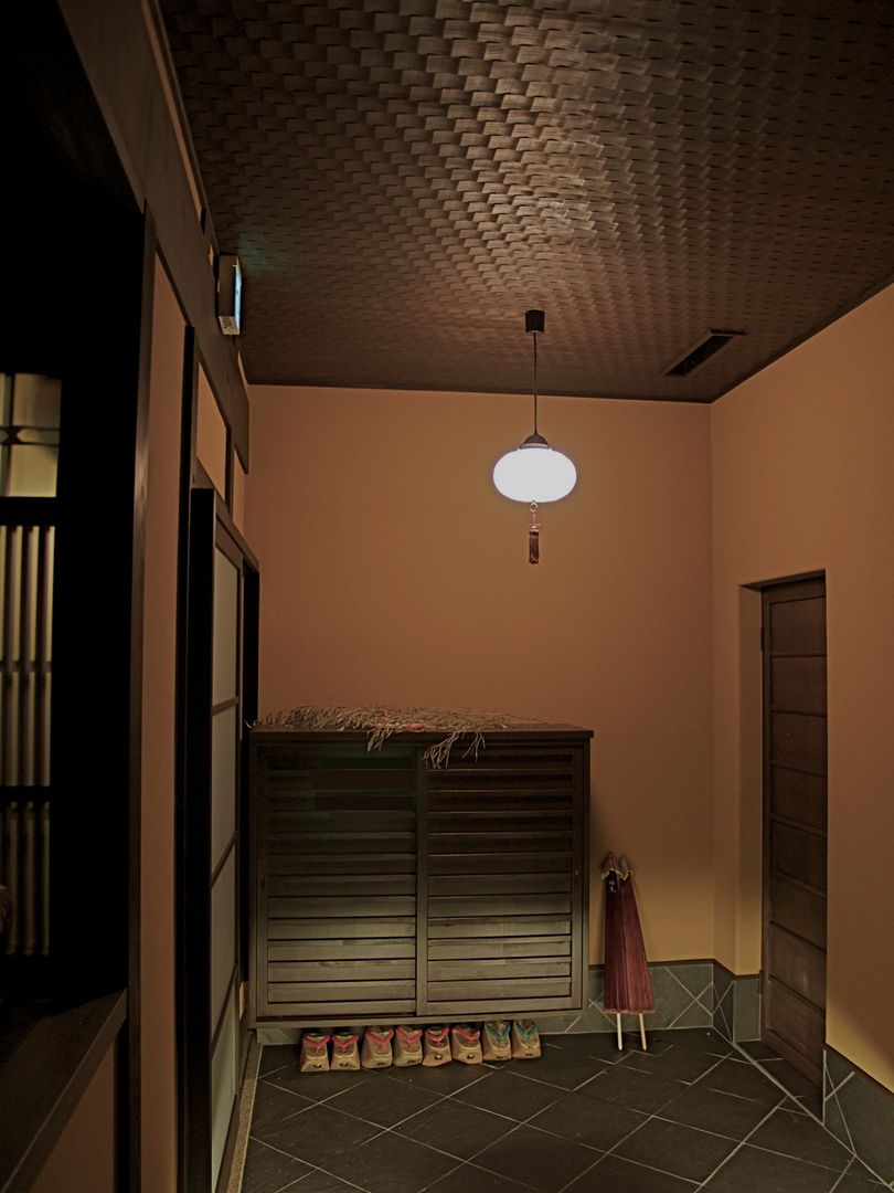 勝ふみ, 古津真一 建築設計事務所 古津真一 建築設計事務所 Classic style corridor, hallway and stairs