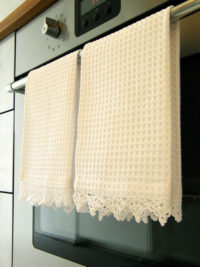 Bawełniane ręczniki gościnne zdobione szydełkową koronką homify Wiejska kuchnia Akcesoria i tekstylia