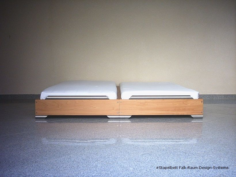 Stapelbett Stapelbetten, falk-raum-design-systeme falk-raum-design-systeme ミニマルスタイルの 寝室 ベッド＆ヘッドボード