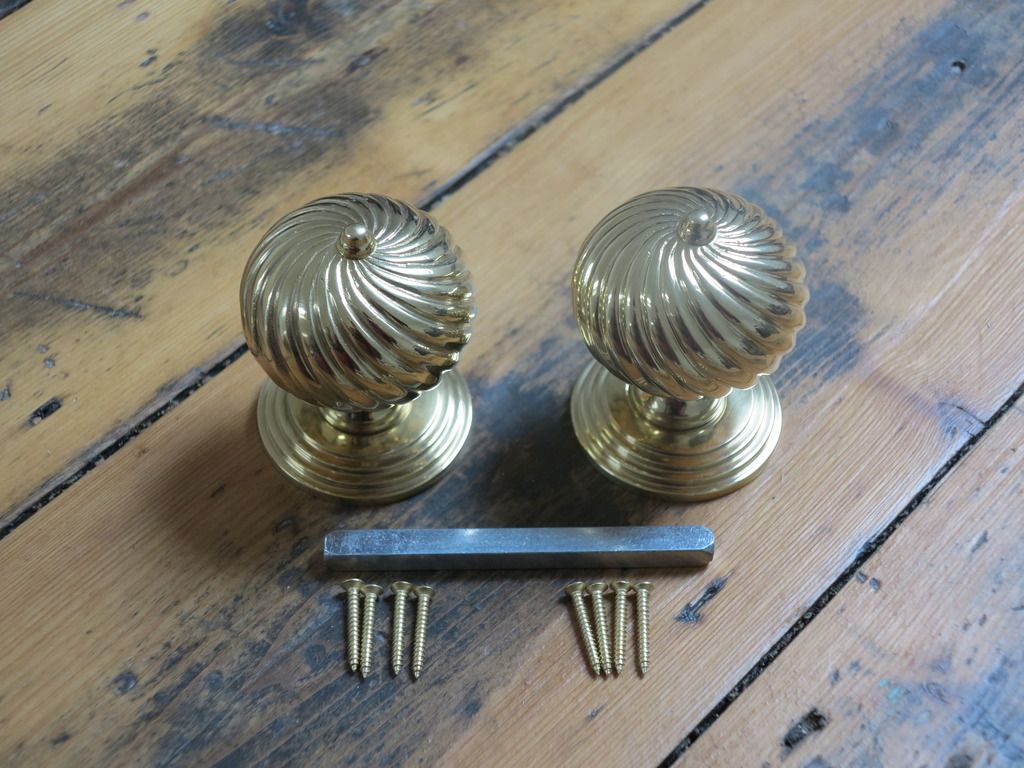 Pair of Polished Brass Twisted Burcot Door Knobs UKAA | UK Architectural Antiques Klasik Evler Aksesuarlar & Dekorasyon