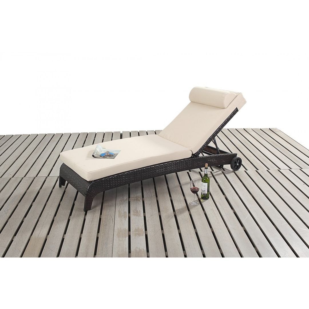 Bonsoni Sun Lounger - comes with an adjustable 3 position backrest and a thick cushion Rattan Garden Furniture homify Klasik Bahçe Mobilyalar