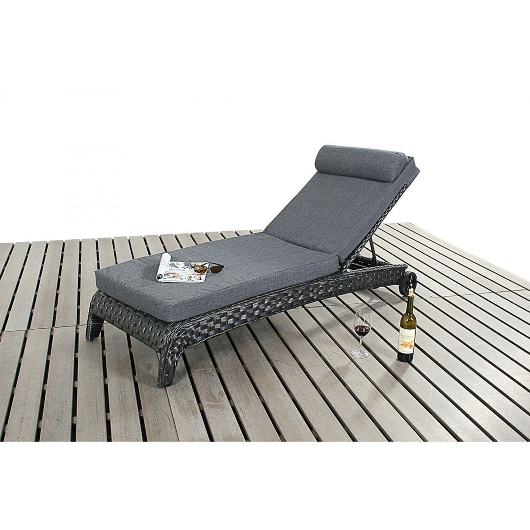 Bonsoni Sun Lounger - Colour: Black - Comes with an adjustable 3 position backrest and a thick cushion Rattan Garden Furniture homify สวน เฟอร์นิเจอร์