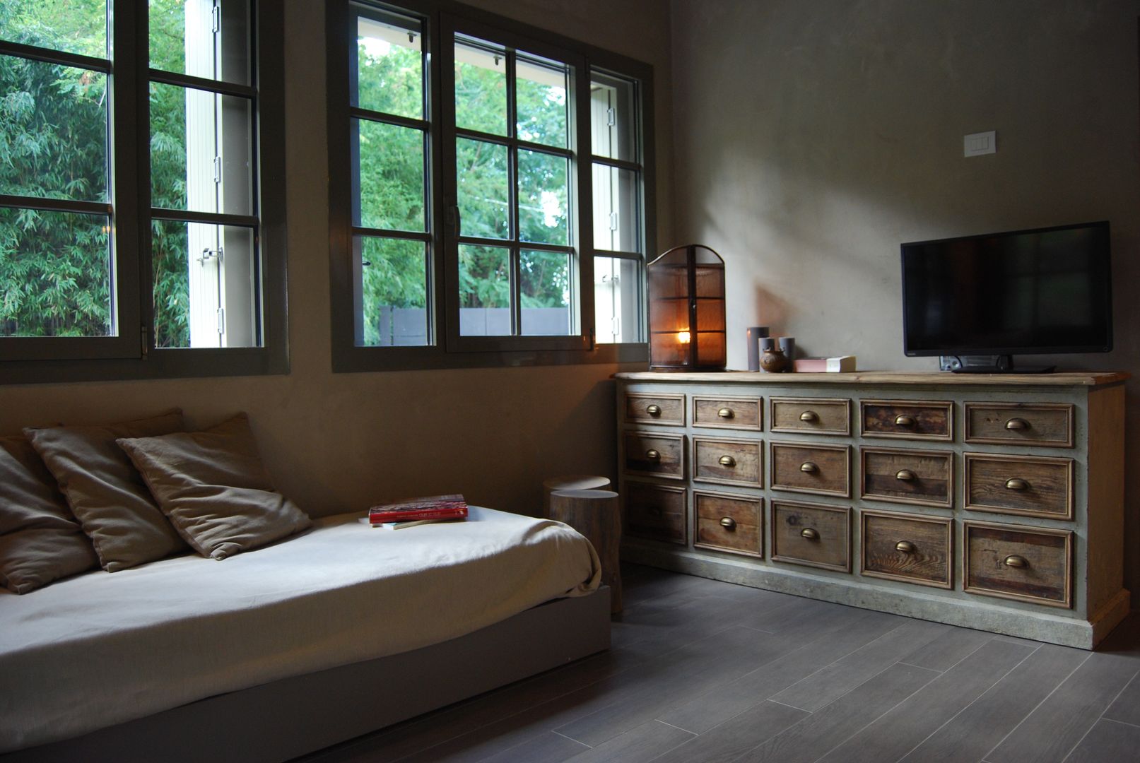 Rustico di Seravezza (Forte dei Marmi), Architetto Silvia Giacobazzi Architetto Silvia Giacobazzi Rustic style bedroom