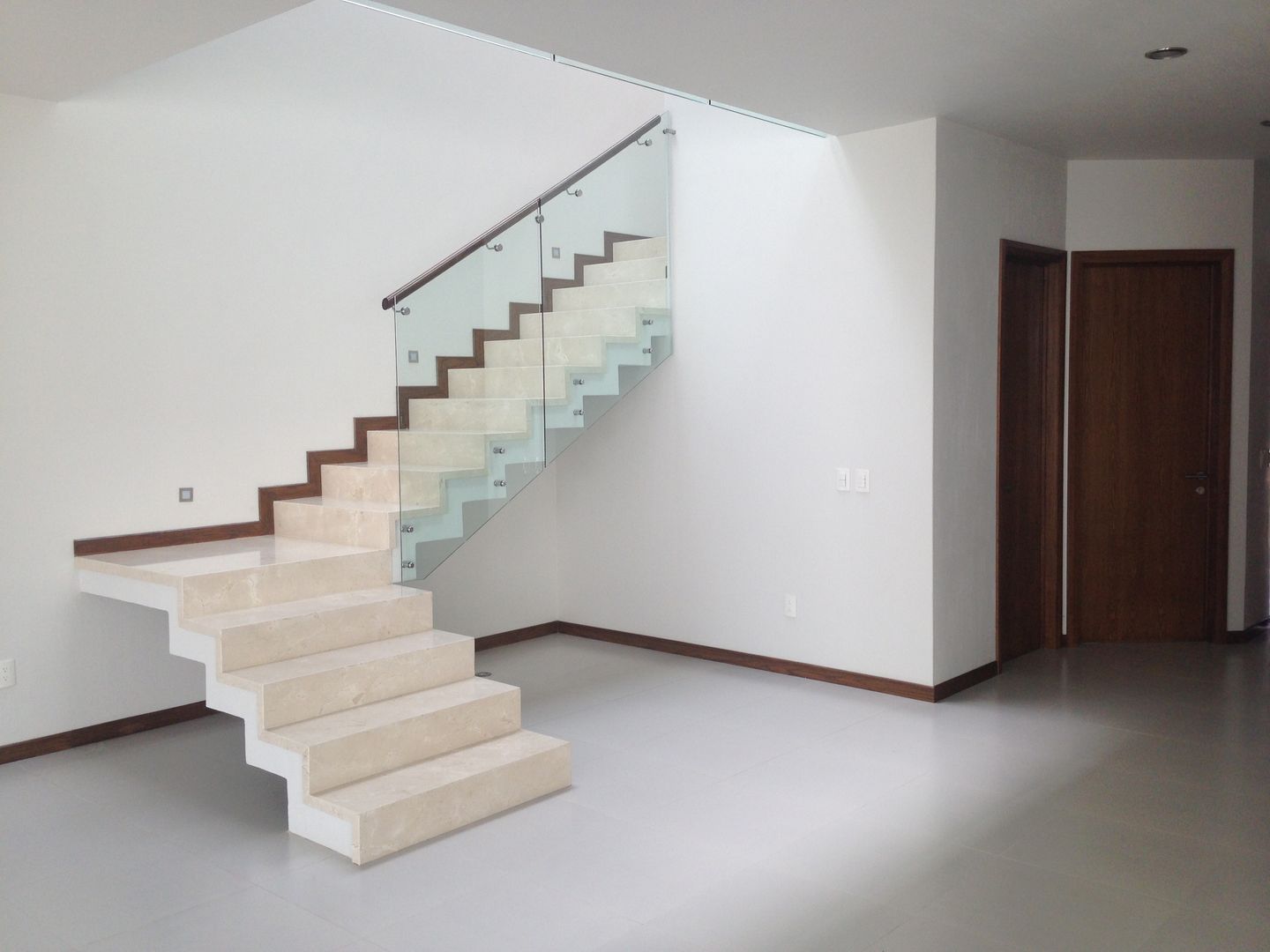 Valle Real, Arki3d Arki3d Modern corridor, hallway & stairs