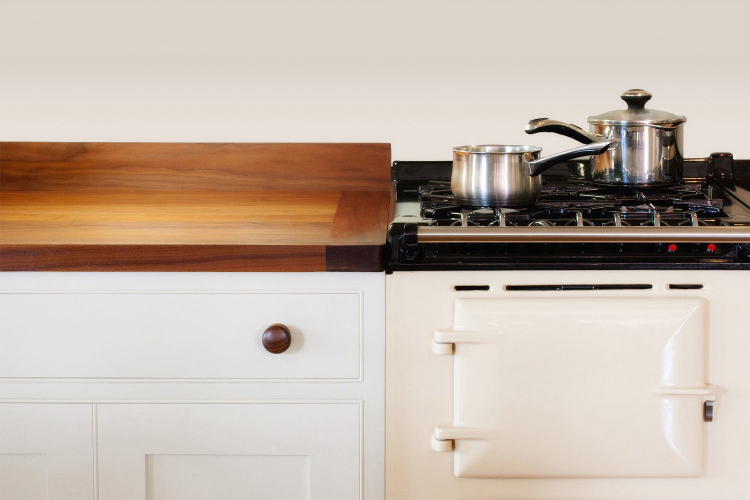 It's all in the detail with traditional wood kitchens NAKED Kitchens Кухня в стиле кантри