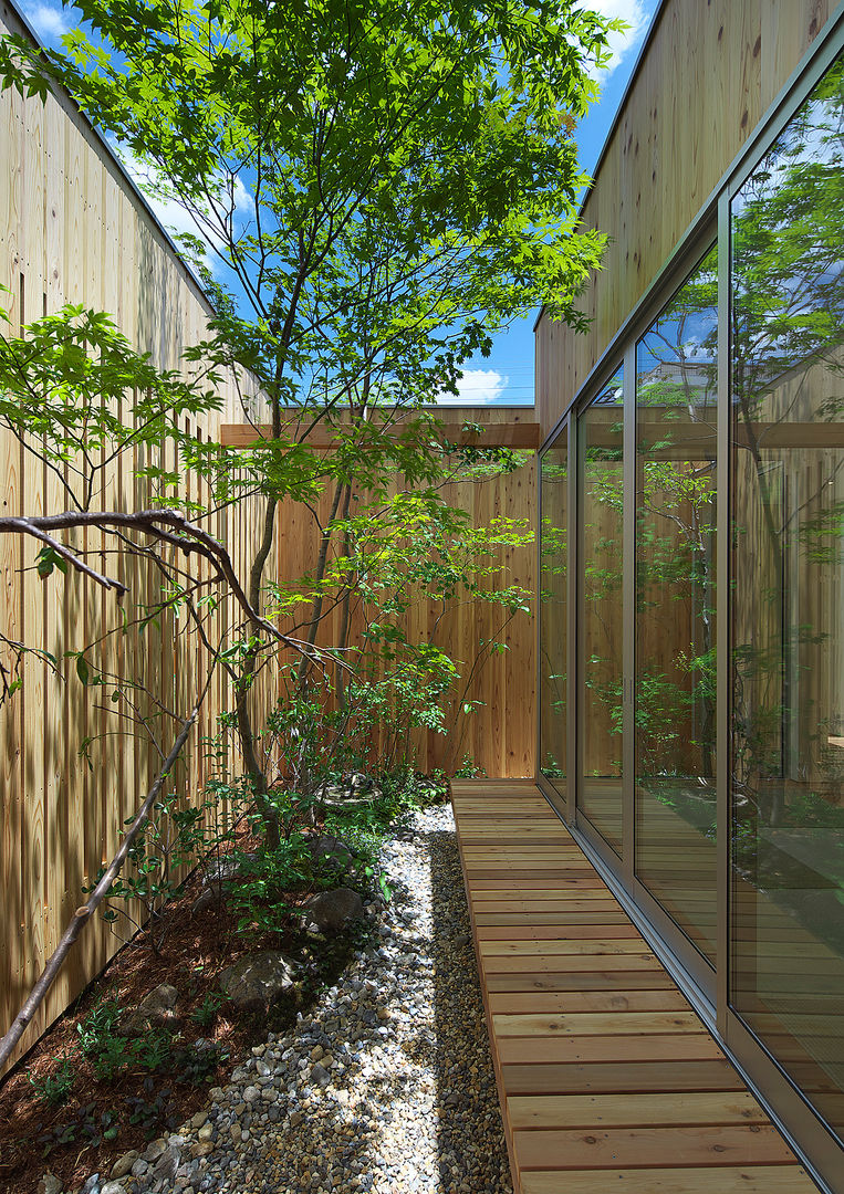 西三国の家 House in Nishimikuni, arbol arbol モダンな庭