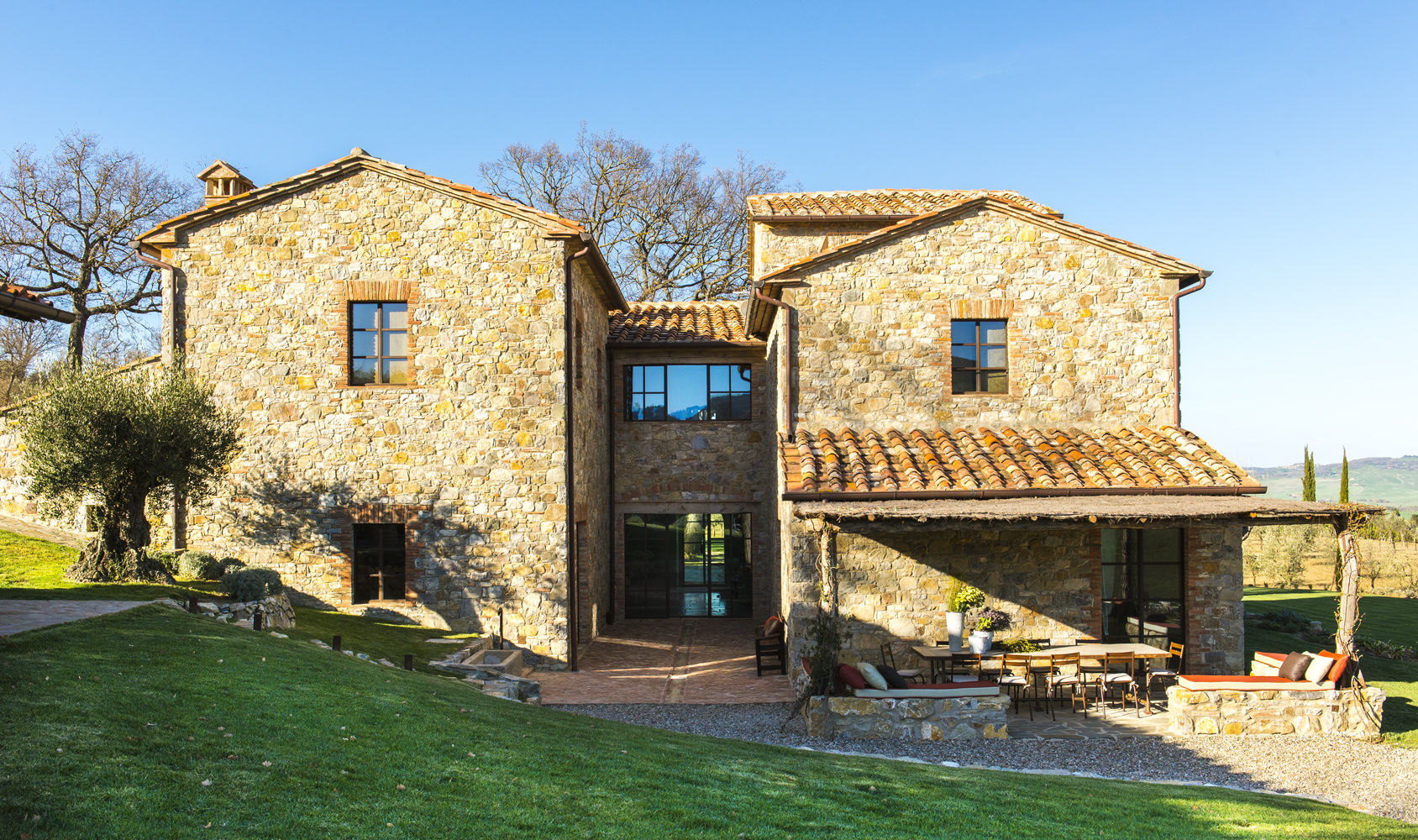 Une Villa Qui a des Inspirations Italienne: Toscane, dmesure dmesure Mediterranean style house