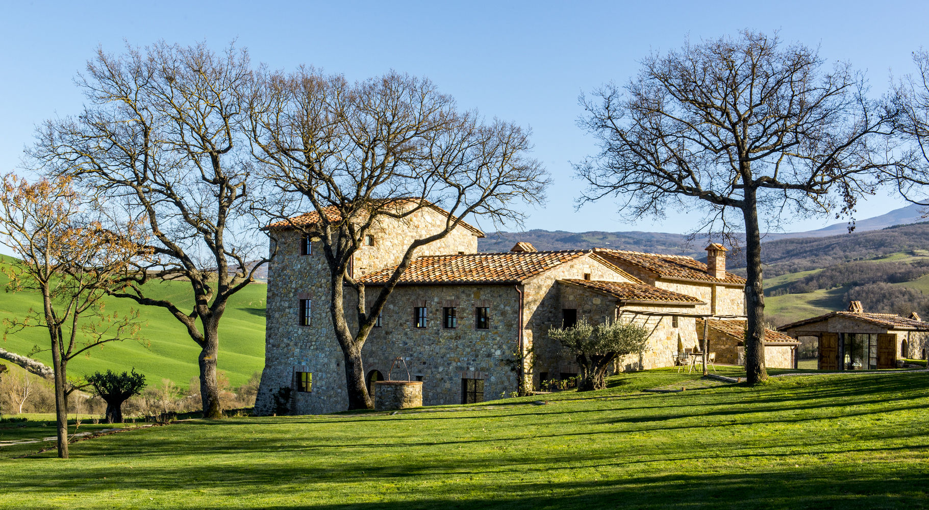 Une Villa Qui a des Inspirations Italienne: Toscane, dmesure dmesure Дома в средиземноморском стиле