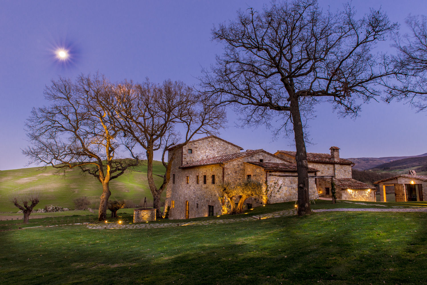 Une Villa Qui a des Inspirations Italienne: Toscane, dmesure dmesure منازل