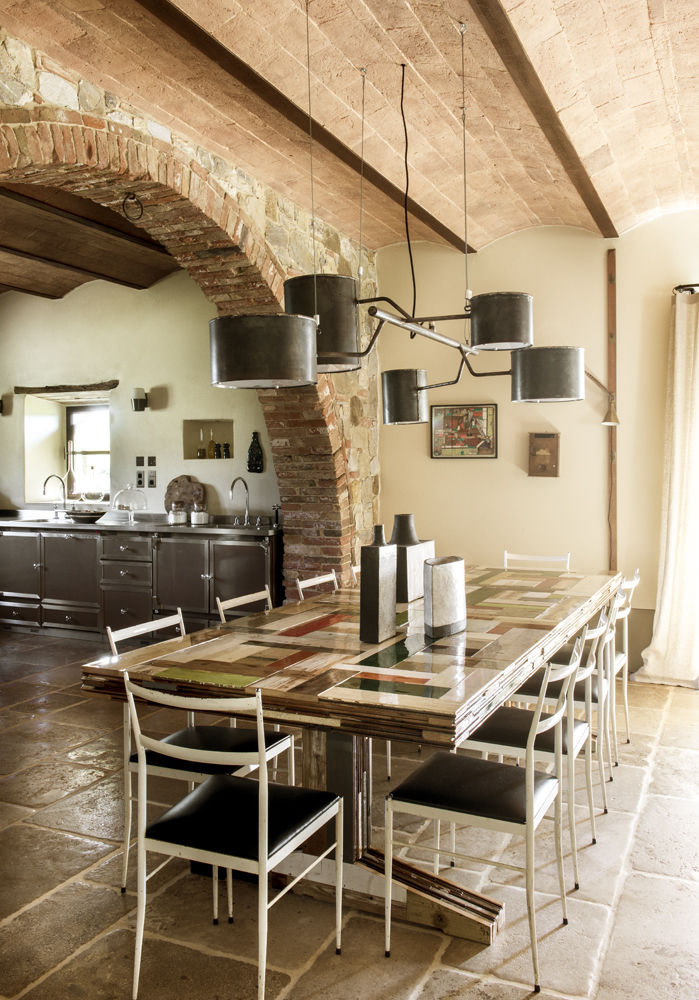 Une Villa Qui a des Inspirations Italienne: Toscane, dmesure dmesure 지중해스타일다이닝 룸