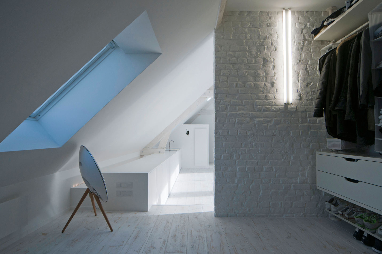 the white loft, mayelle architecture intérieur design mayelle architecture intérieur design Spogliatoio minimalista