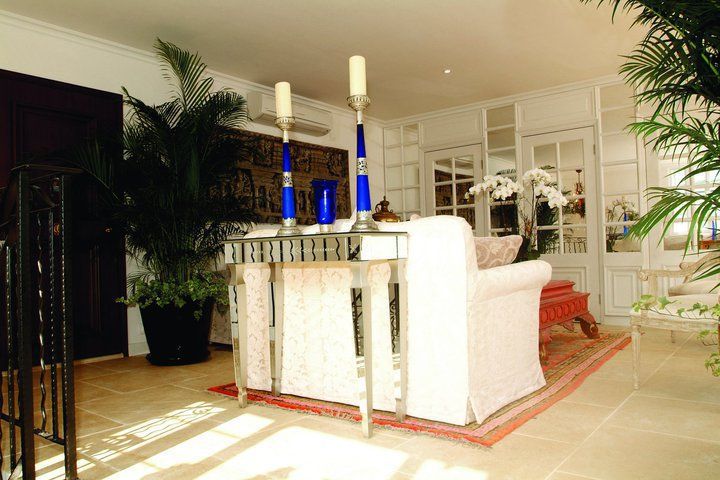 Guest Lounge Oui3 International Limited Colonial style house