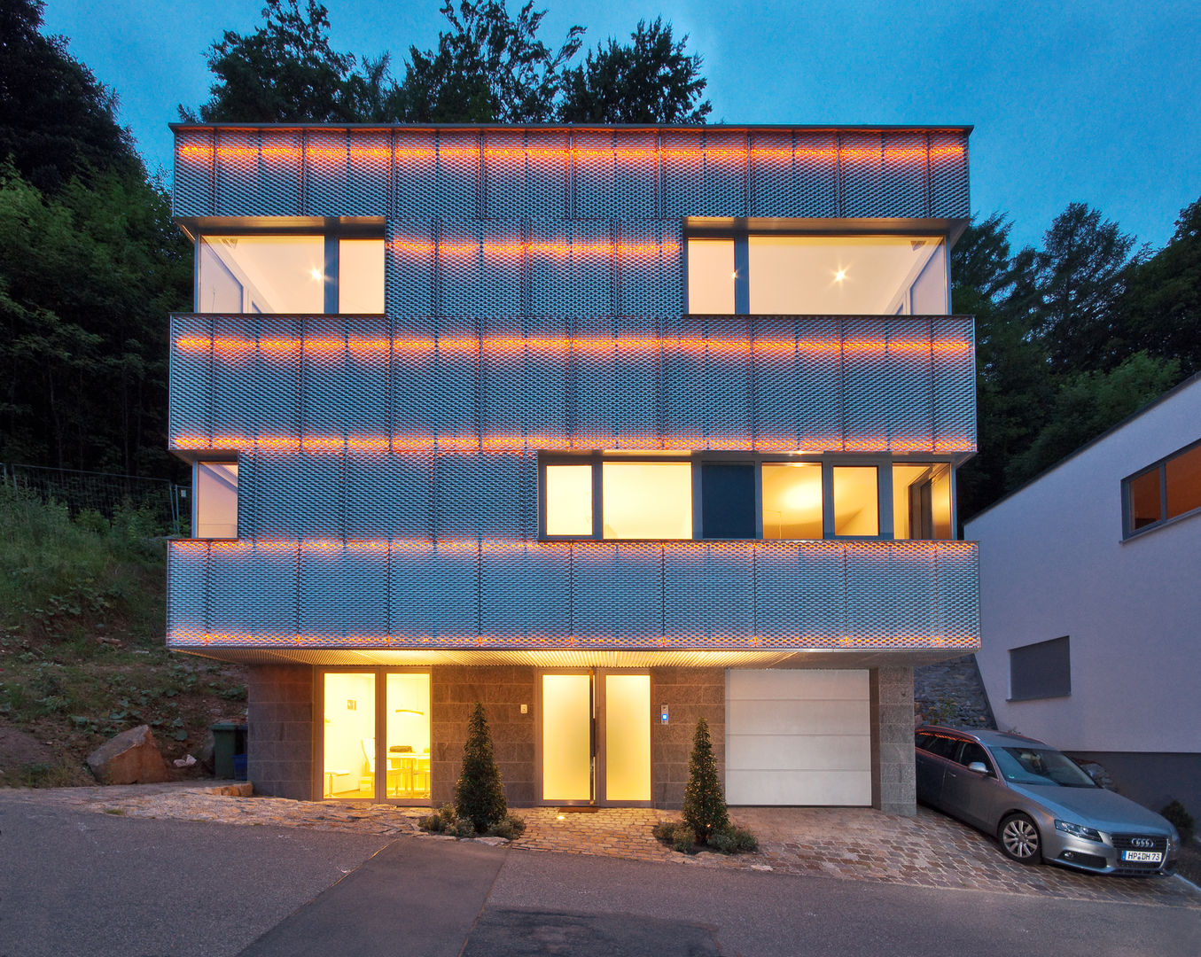 Reflecting Cube - House in Weinheim, Germany, Helwig Haus und Raum Planungs GmbH Helwig Haus und Raum Planungs GmbH Modern Evler