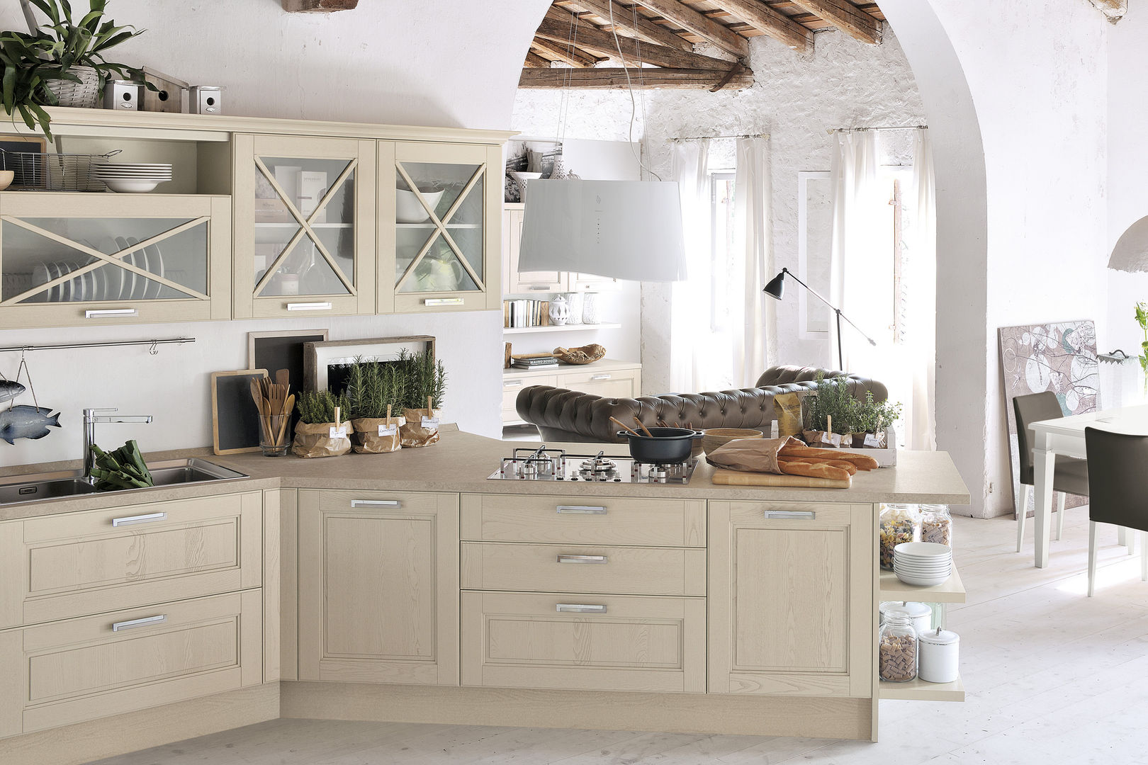 AGNESE 3 - CUCINELUBE: La cucina è il modello Adele di Lube in Rovere Grigio finitura decapè, Studio Ferriani Studio Ferriani مطبخ ألواح المطبخ