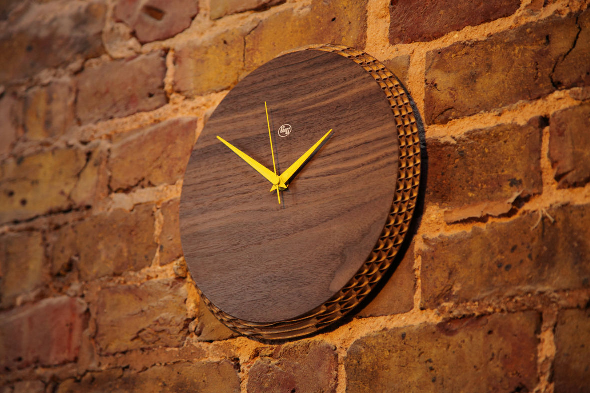 Edge Clock Walnut - Yellow homify Case moderne Articoli Casalinghi