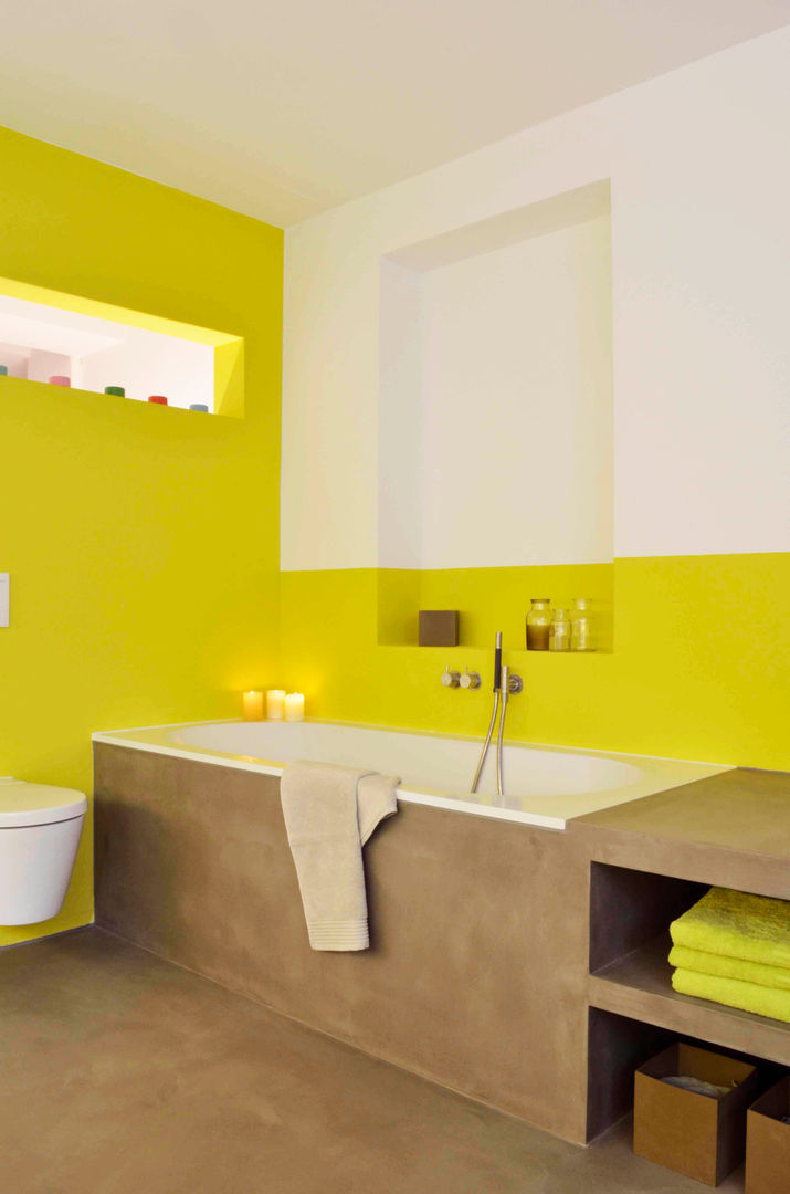 Bad im Altbau, HONEYandSPICE innenarchitektur + design HONEYandSPICE innenarchitektur + design Moderne Badezimmer Sanitärarmatur,Waschbecken,Gebäude,Holz,Klopfen,Rechteck,Gelb,Bodenbelag,Badezimmer,Umhauen