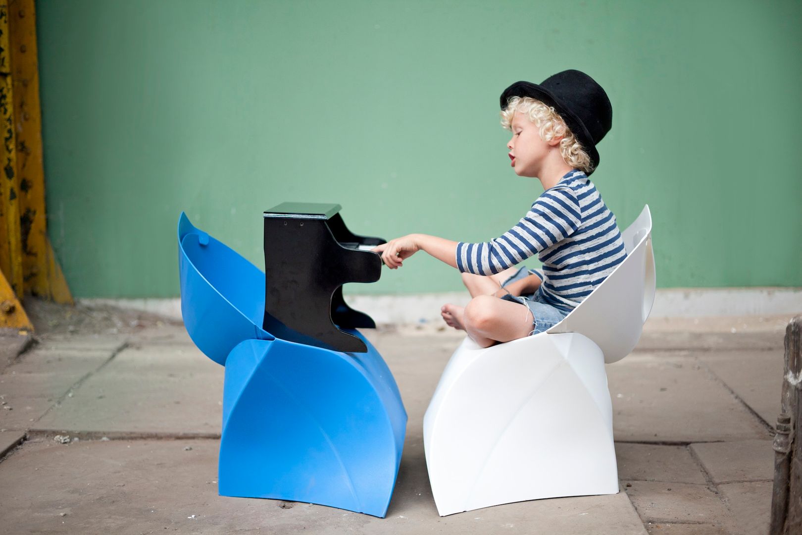 Der Designersessel für Kids - für drinnen und draußen, flux-store.de flux-store.de Phòng trẻ em phong cách hiện đại Desks & chairs