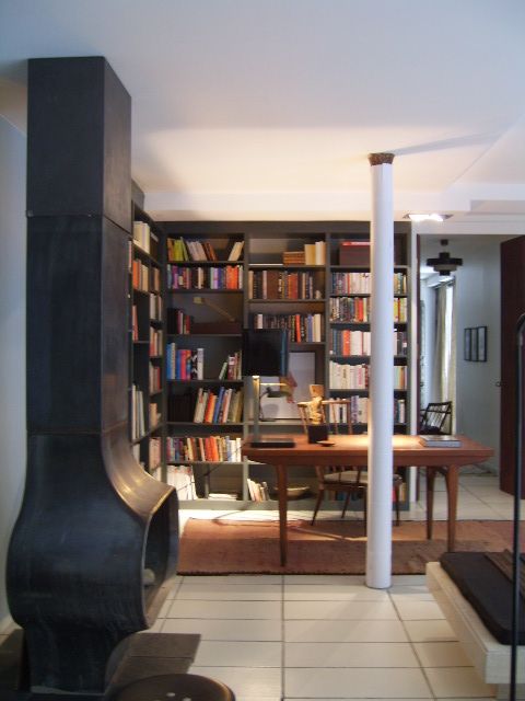 Bookshelf and Fireplace tredup Design.Interiors 现代客厅設計點子、靈感 & 圖片