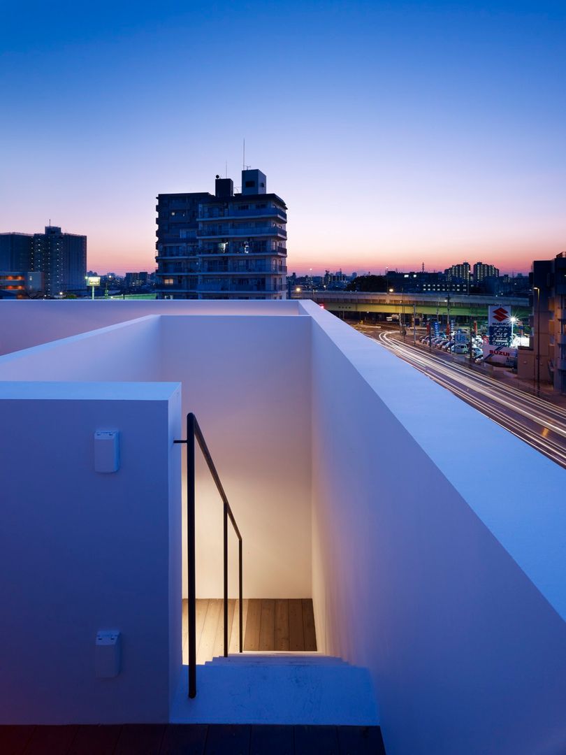 青戸の住宅, ハイランドデザイン一級建築士事務所 ハイランドデザイン一級建築士事務所 Minimalist balcony, veranda & terrace