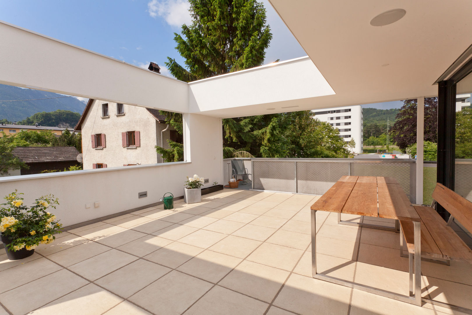 Terrasse offen Catharina Fineder Architektur Moderner Balkon, Veranda & Terrasse