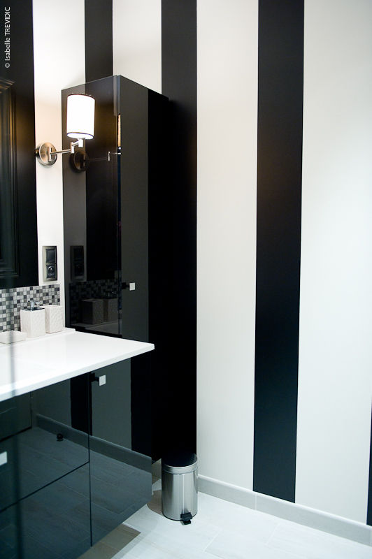 SALLE DE BAIN NOIR ET BLANC, COULEUR DE VIE COULEUR DE VIE Modern style bathrooms