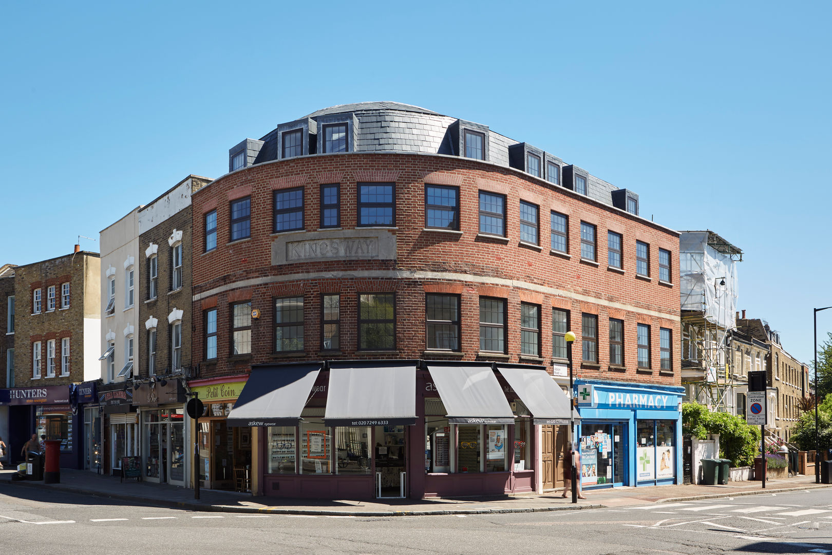 The Kingsway Storeys - Addition of two new floors to an existing two storey building IS AND REN STUDIOS LTD Classic style houses