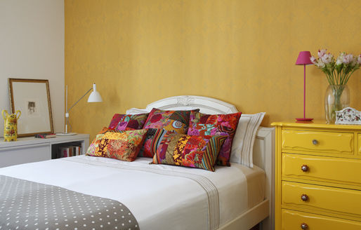 Nova chance ao apê, Lore Arquitetura Lore Arquitetura Tropical style bedroom Beds & headboards