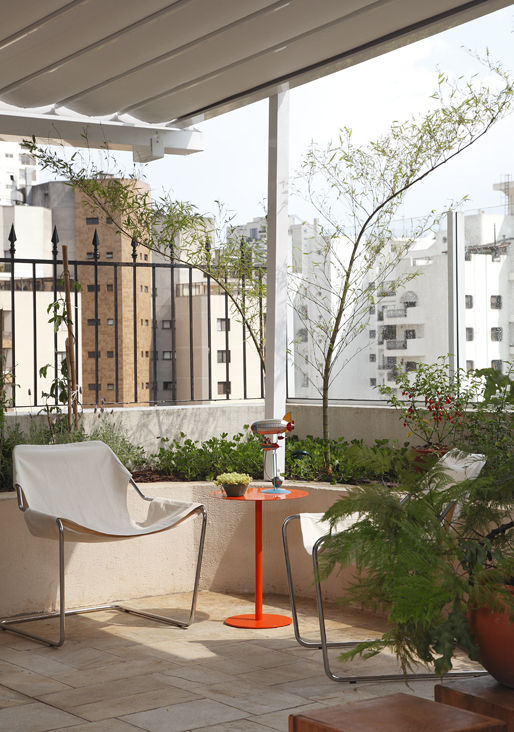 Nova chance ao apê, Lore Arquitetura Lore Arquitetura Tropical style balcony, veranda & terrace