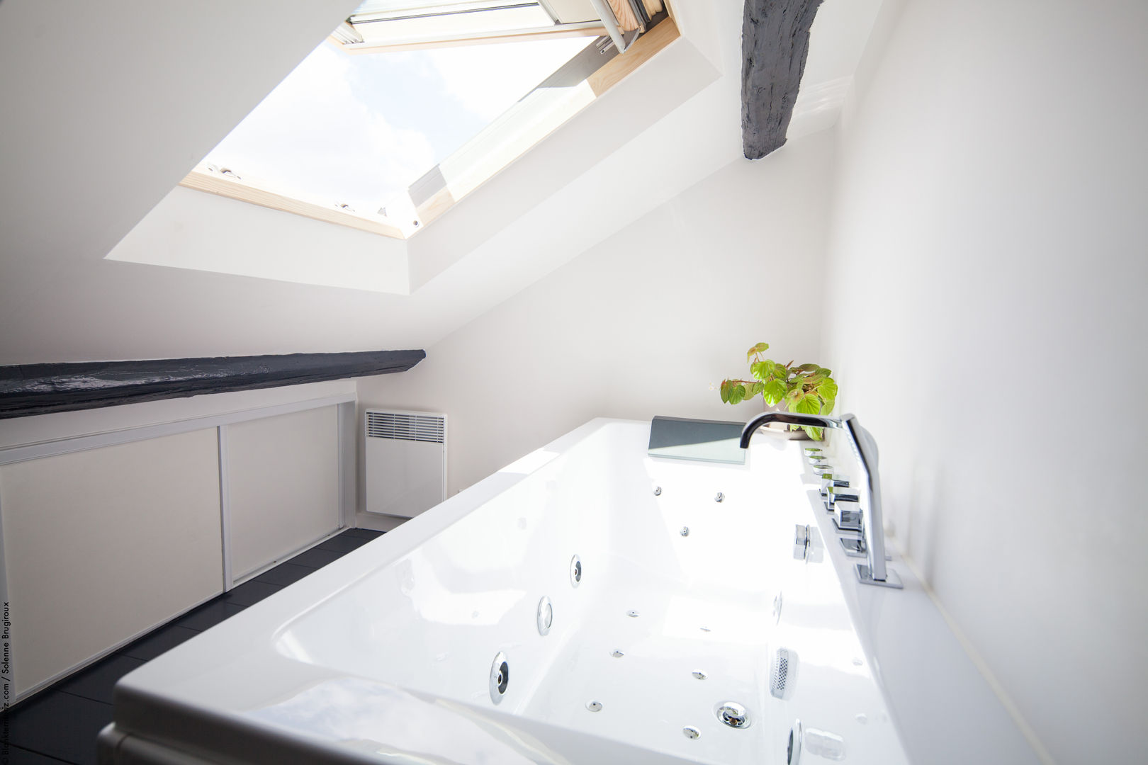 Duplex Lumineux, Solenne Brugiroux Architecte Solenne Brugiroux Architecte モダンな キッチン