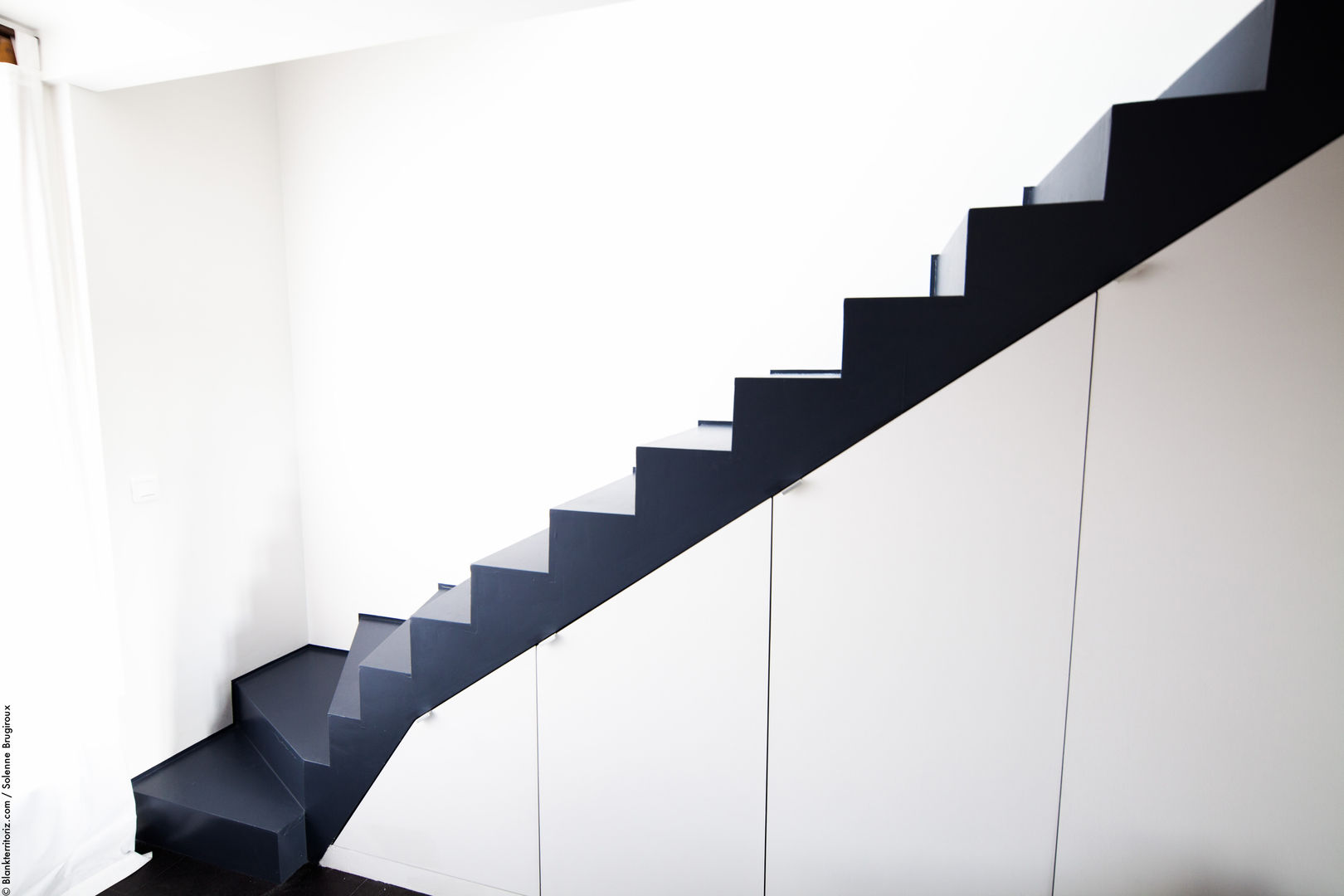 Duplex Lumineux, Solenne Brugiroux Architecte Solenne Brugiroux Architecte Modern corridor, hallway & stairs