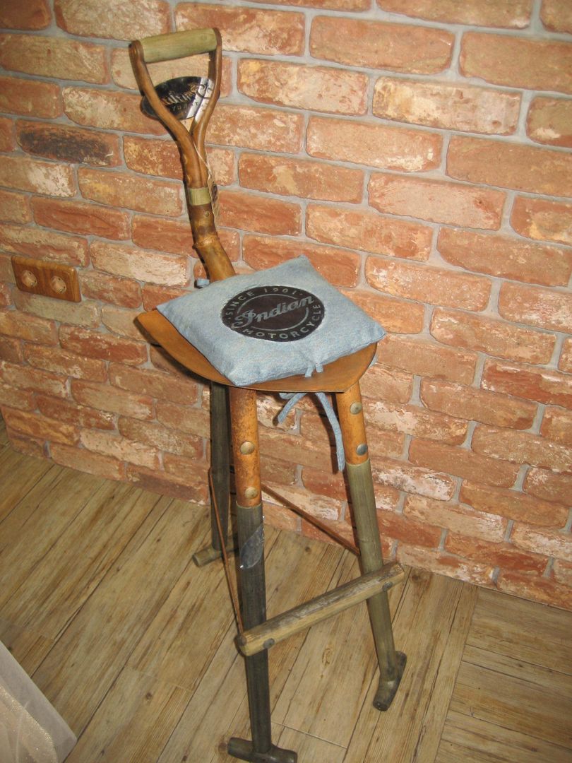 TABURETE PALA INDUSTRIAL OXIDADA., muebles radio vintage muebles radio vintage インダストリアルデザインの リビング 椅子