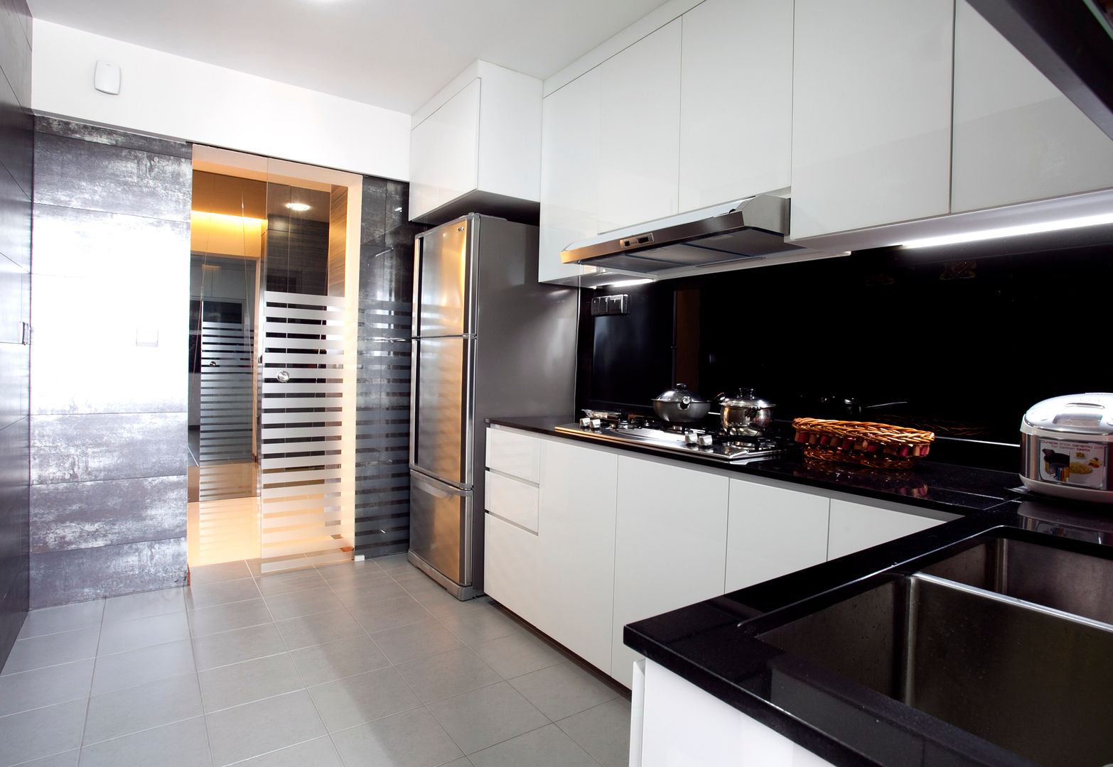 homify Modern style kitchen