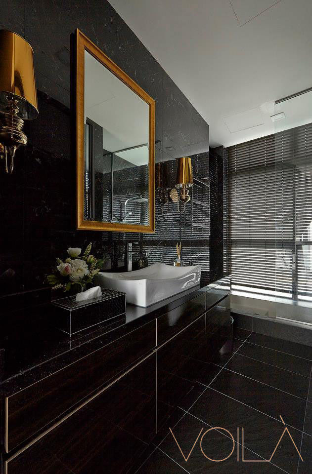 homify Modern bathroom