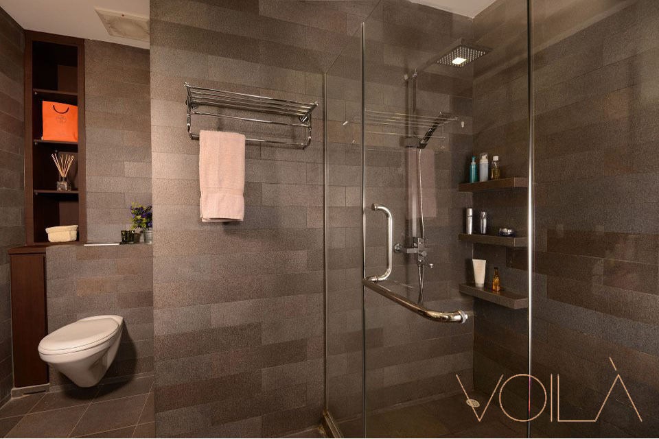 homify Modern style bathrooms