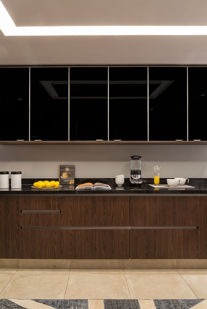 Apartamento Itaim, Lore Arquitetura Lore Arquitetura Modern kitchen