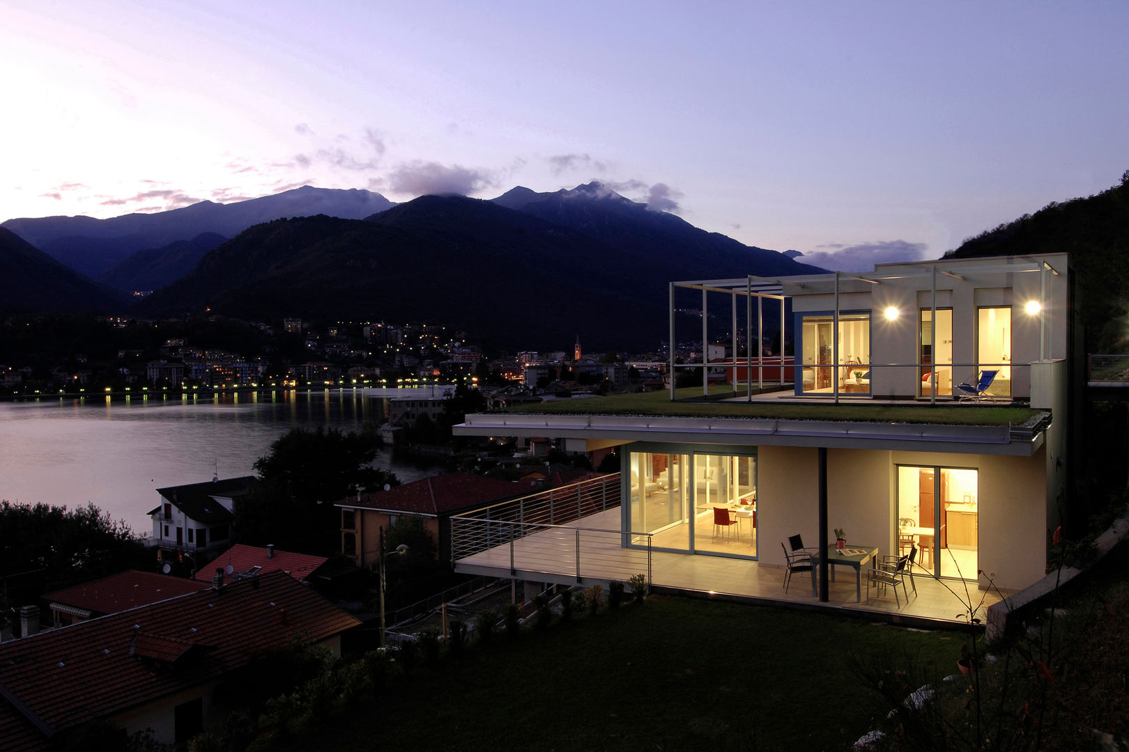 Villa sul Lago d'Orta, BIANCHETTIARCHITETTURA SA BIANCHETTIARCHITETTURA SA 現代房屋設計點子、靈感 & 圖片