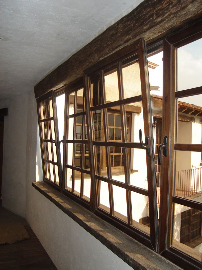 Ventanas Oscilobatientes en Madera Multivi Puertas y ventanas de estilo rústico