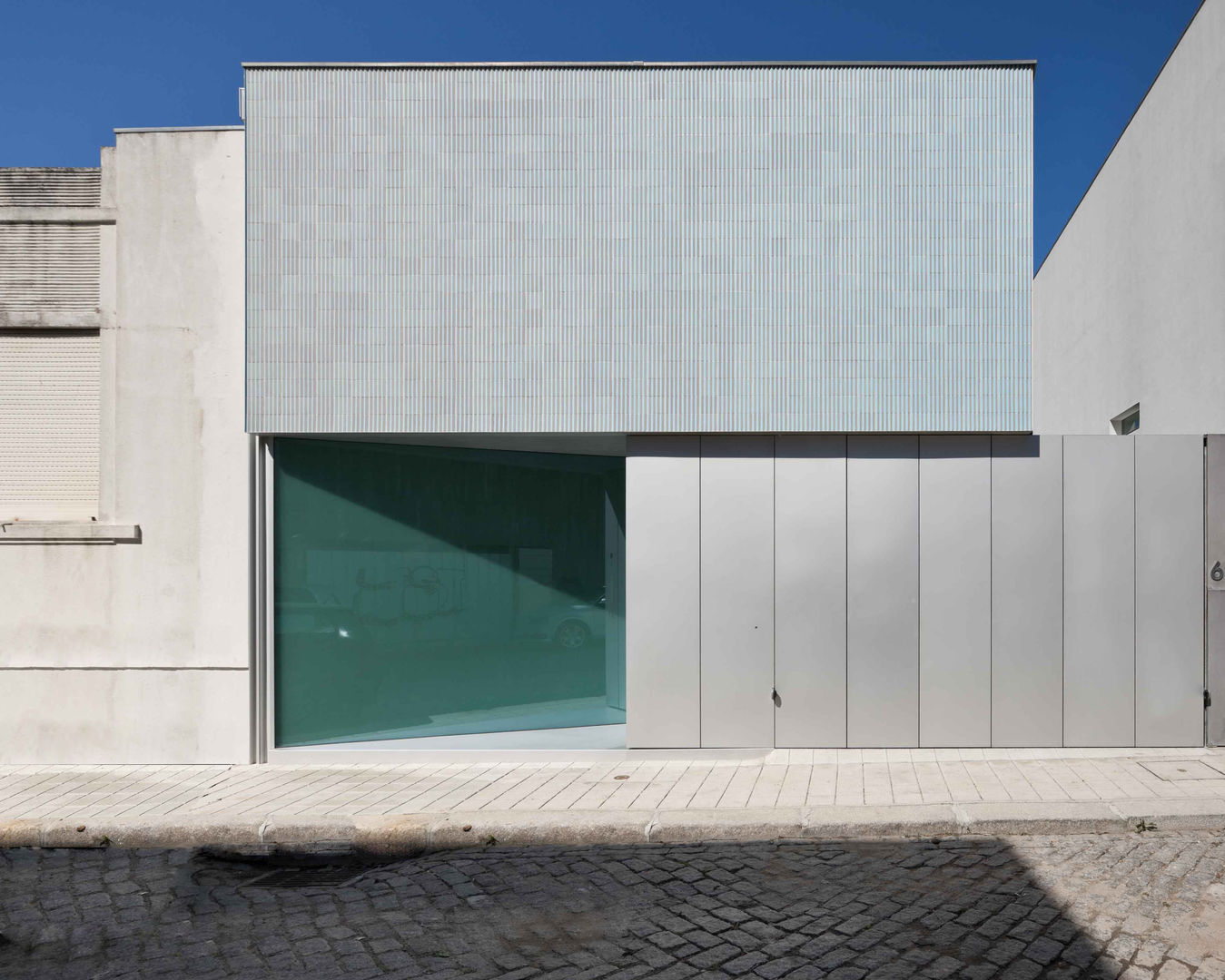 Casa Ricardo Pinto, CORREIA/RAGAZZI ARQUITECTOS CORREIA/RAGAZZI ARQUITECTOS Casas de estilo moderno