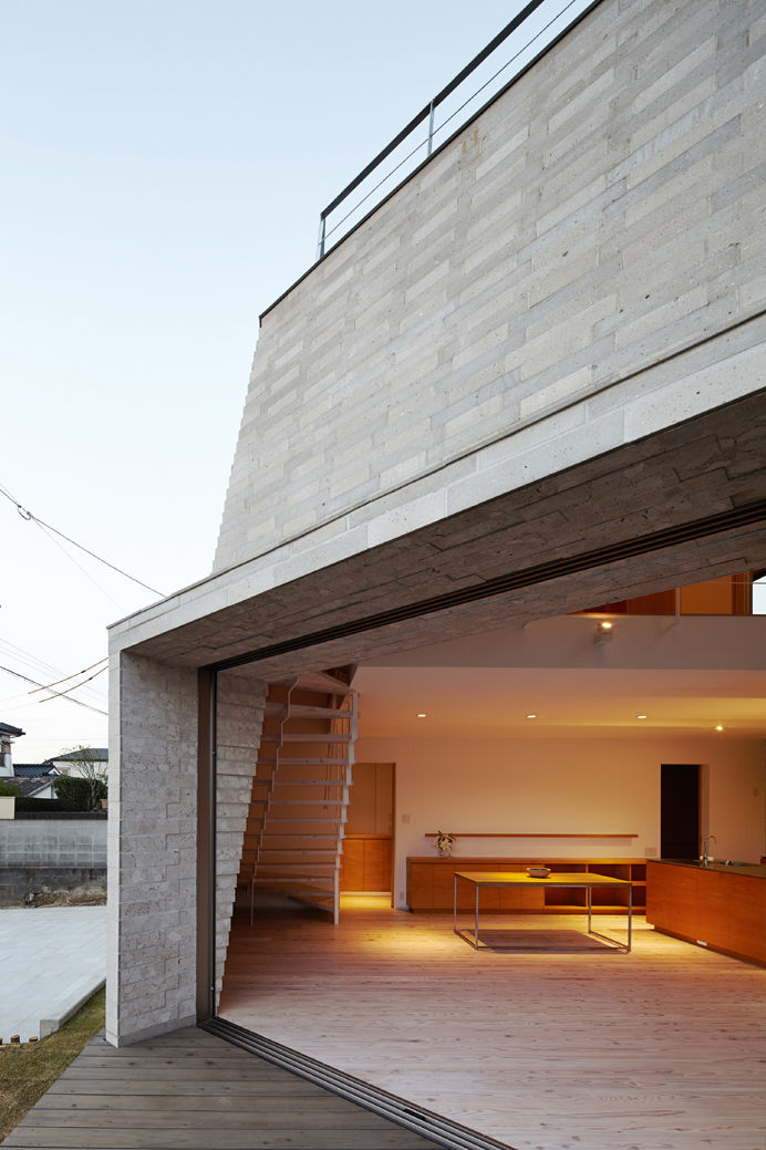 SHIRASU, ARAY Architecture ARAY Architecture Paredes y pisos de estilo moderno