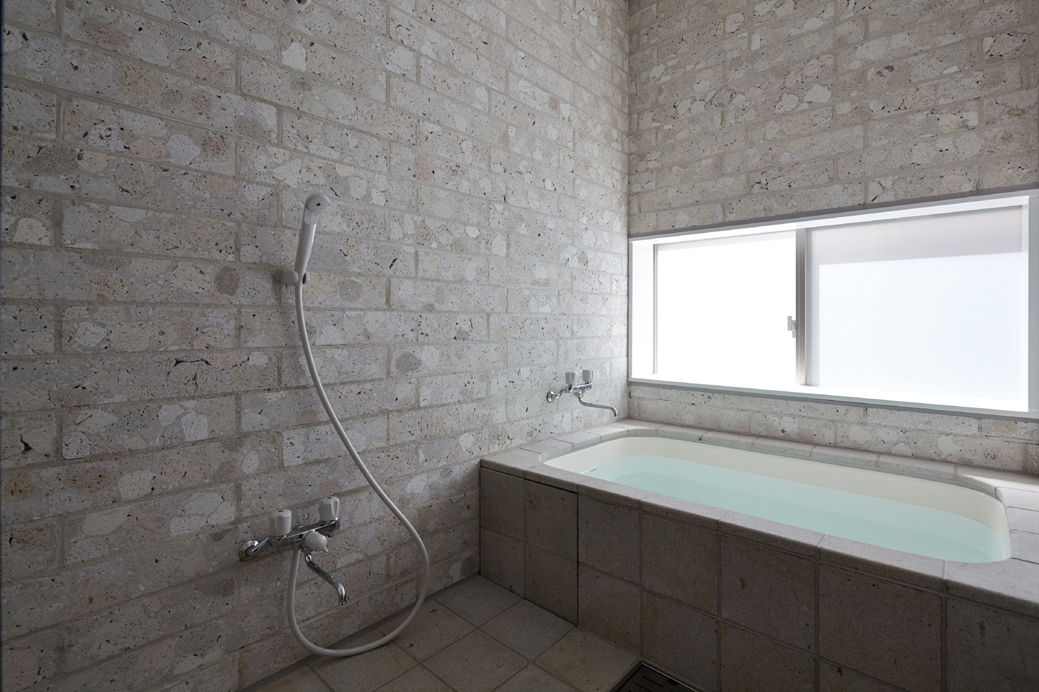 SHIRASU, ARAY Architecture ARAY Architecture Modern Bathroom