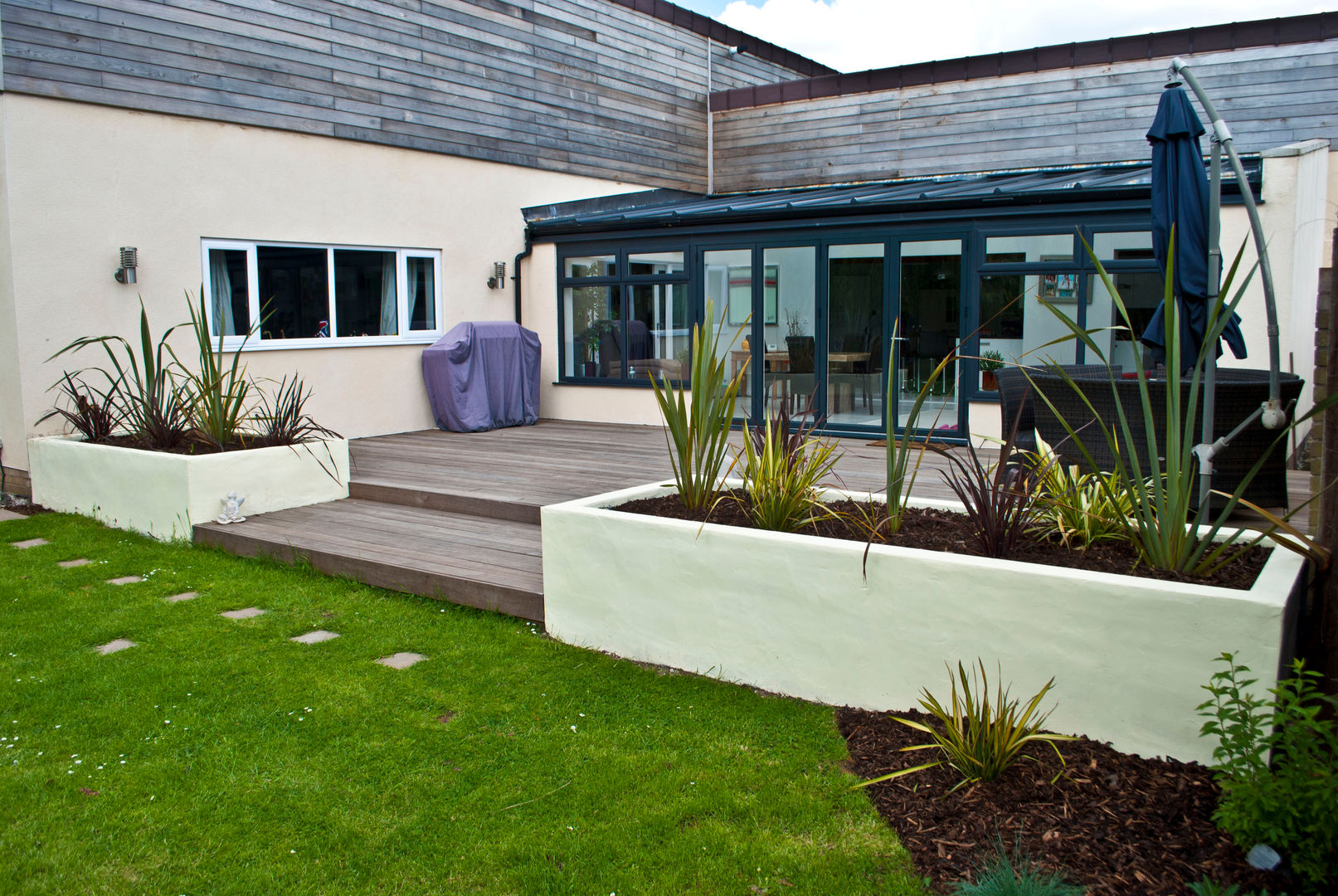 Yellow Balau Hardwood Deck, Chester, Native Landscape Design Native Landscape Design Modern Garden